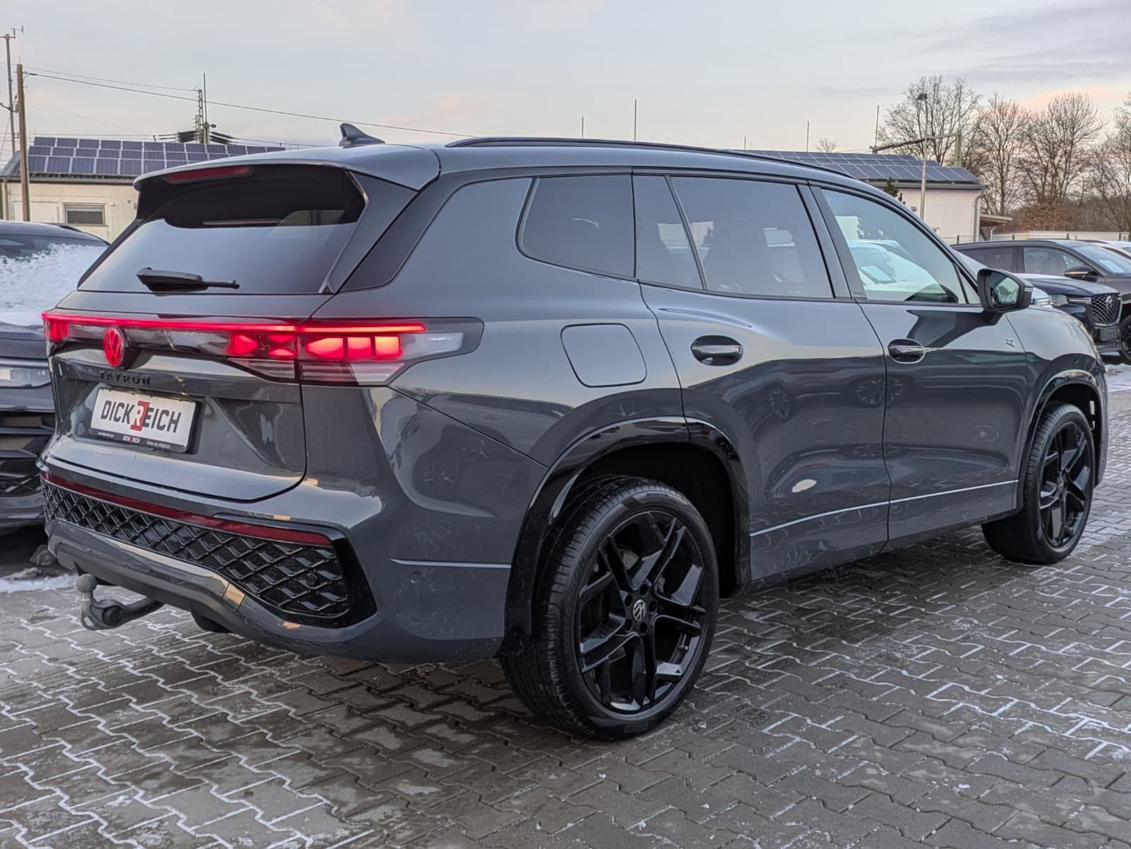 Fahrzeugabbildung Volkswagen Tayron 2.0 TDI 4M R-Line BLACK*7S*IQ-L.*PANO*HUD