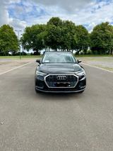 Audi Q3 40 TFSI quattro  AHK Automatik 8 fach Bereift - Audi Q3 mit Benzin-Antrieb: Schwarz, Stoff, Ambiente-Beleuchtung