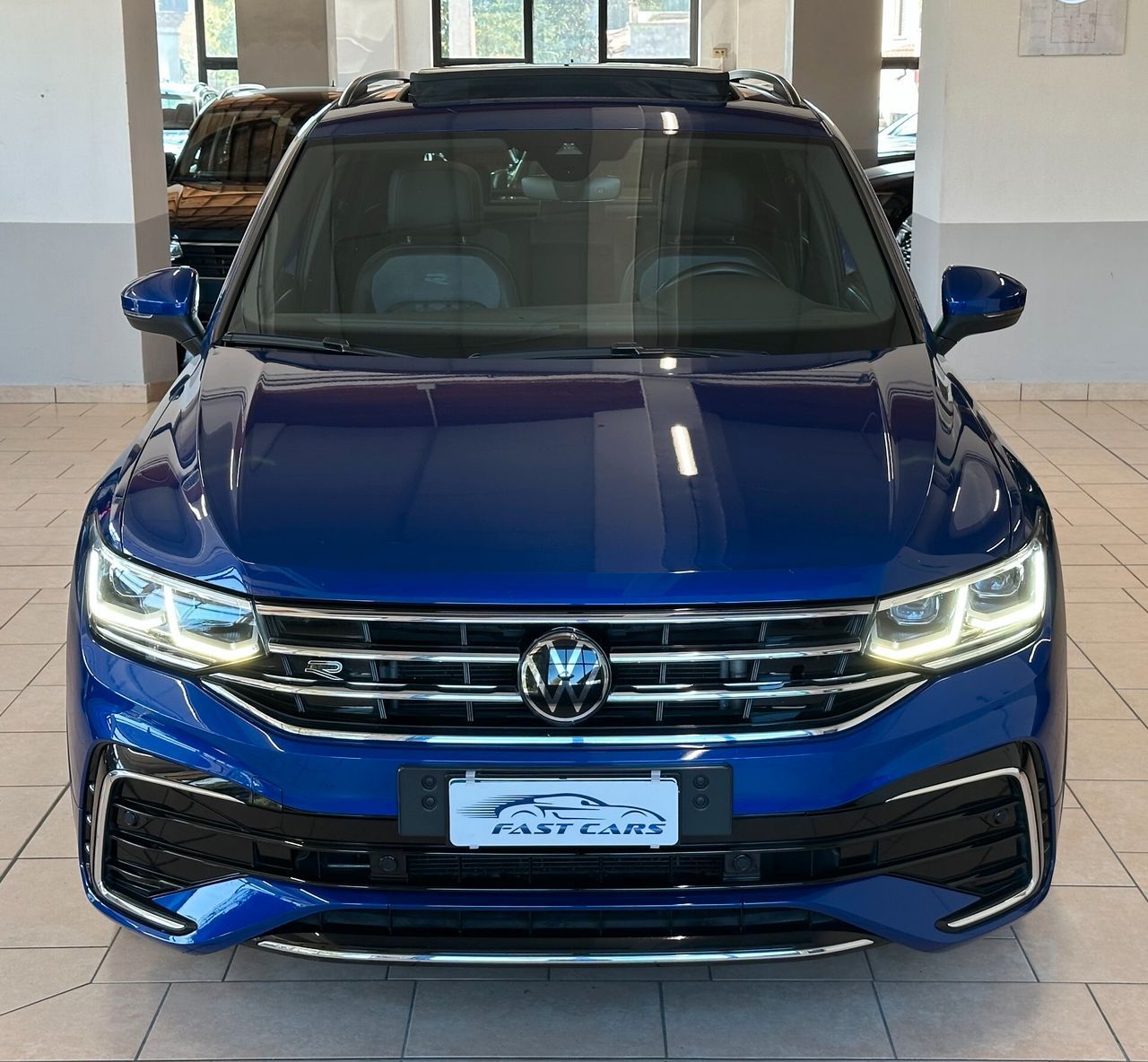 Volkswagen VOLKSWAGEN TIGUAN R-LINE 2.0 TDI DSG *TETTO*LUCI imagem 2