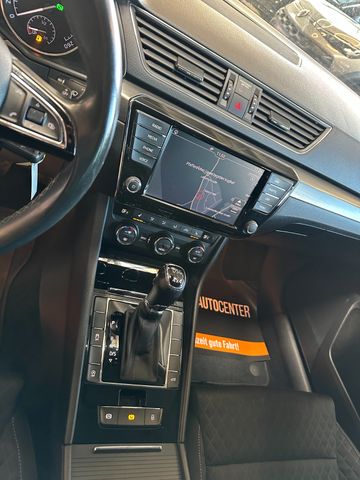 Skoda Superb Combi Style 4x4 *SZHZ*PDC*AHK*NAVI*KLIMA*