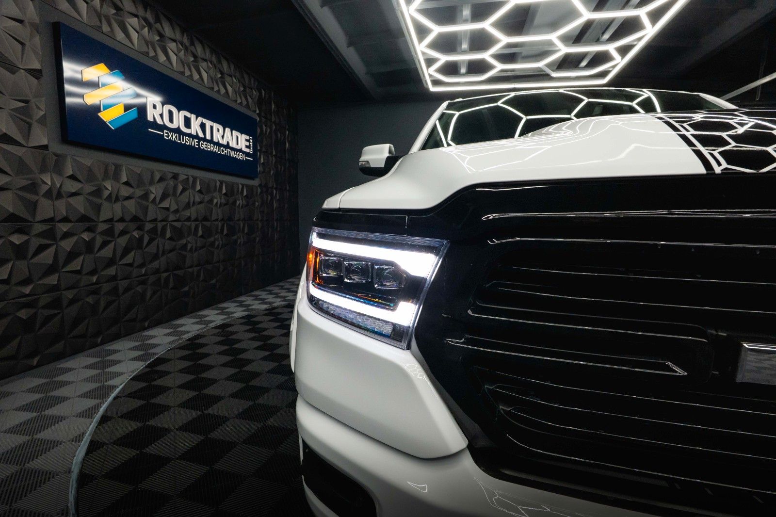 Fahrzeugabbildung Dodge RAM 5.7 V8 HEMI 4x4 OFFROAD Night AXLE LOCK 19%