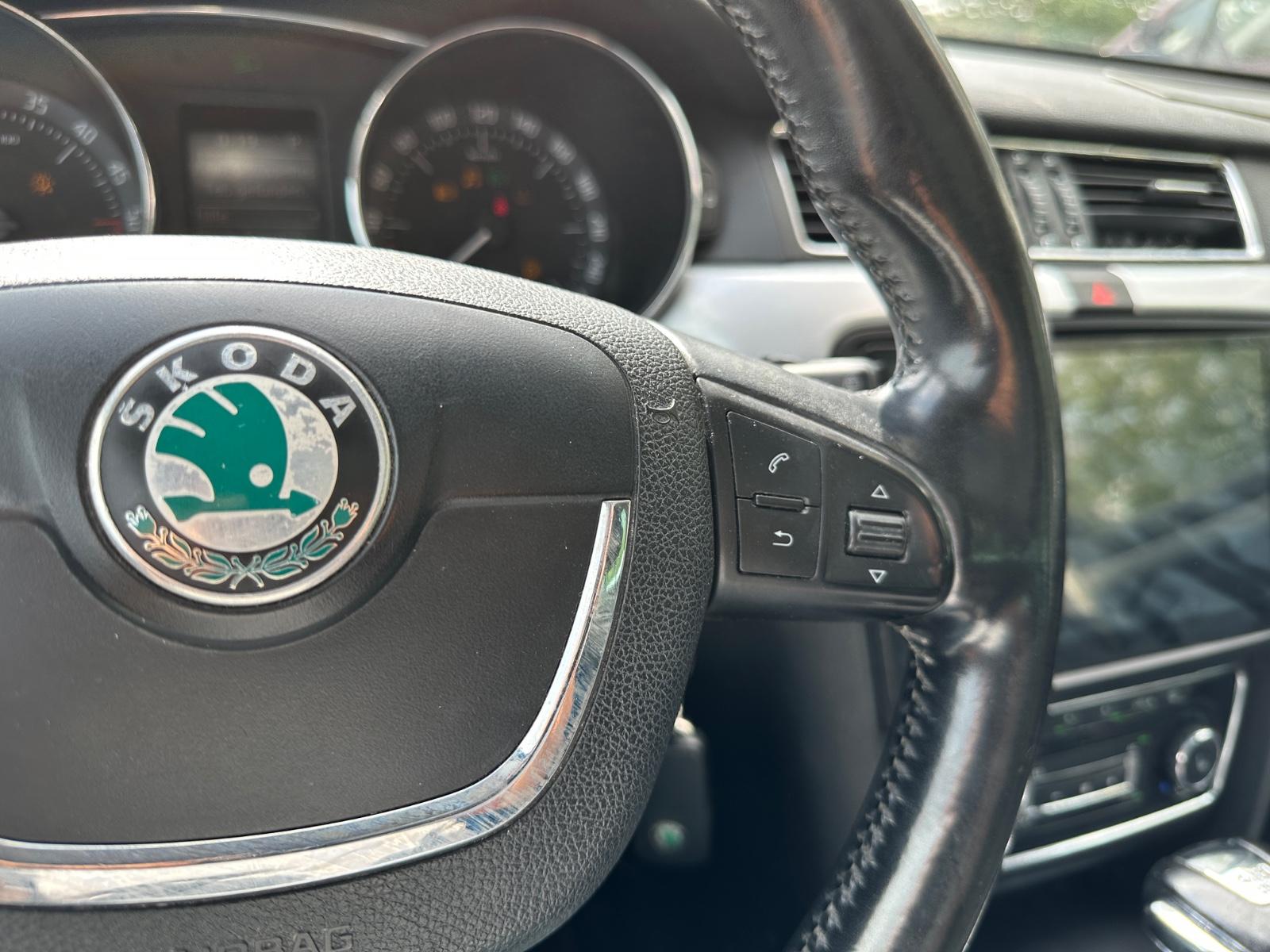 Skoda Superb 2012 — фото 20