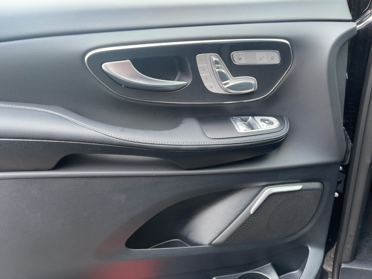 Fahrzeugabbildung Mercedes-Benz V 300 d lang Multibeam/360°/Distr./Burm./19''