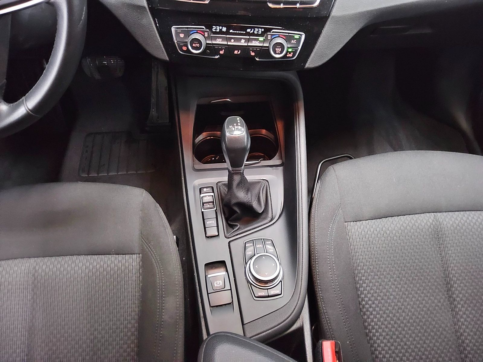 BMW X1 xDrive25e Advantage Navi PDC Shz foto 6
