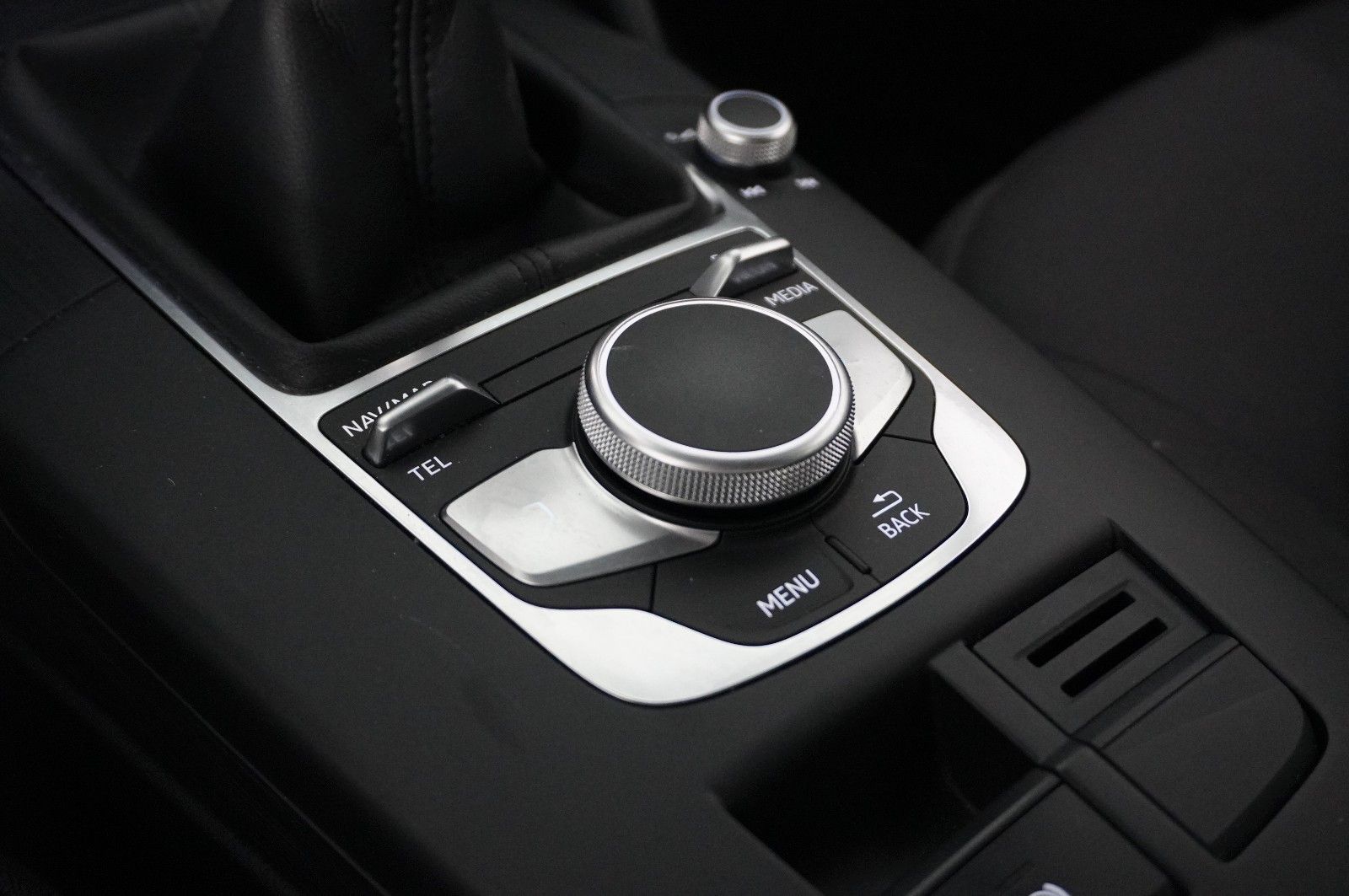 Fahrzeugabbildung Audi A3 Sportback 35 TFSI NAVI/BI-XENON/SHZ/ACC/PDC