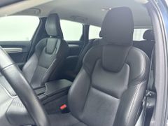 VOLVO V90 Pro T4 Mom.Pro Leder Navi LED ACC Kam.