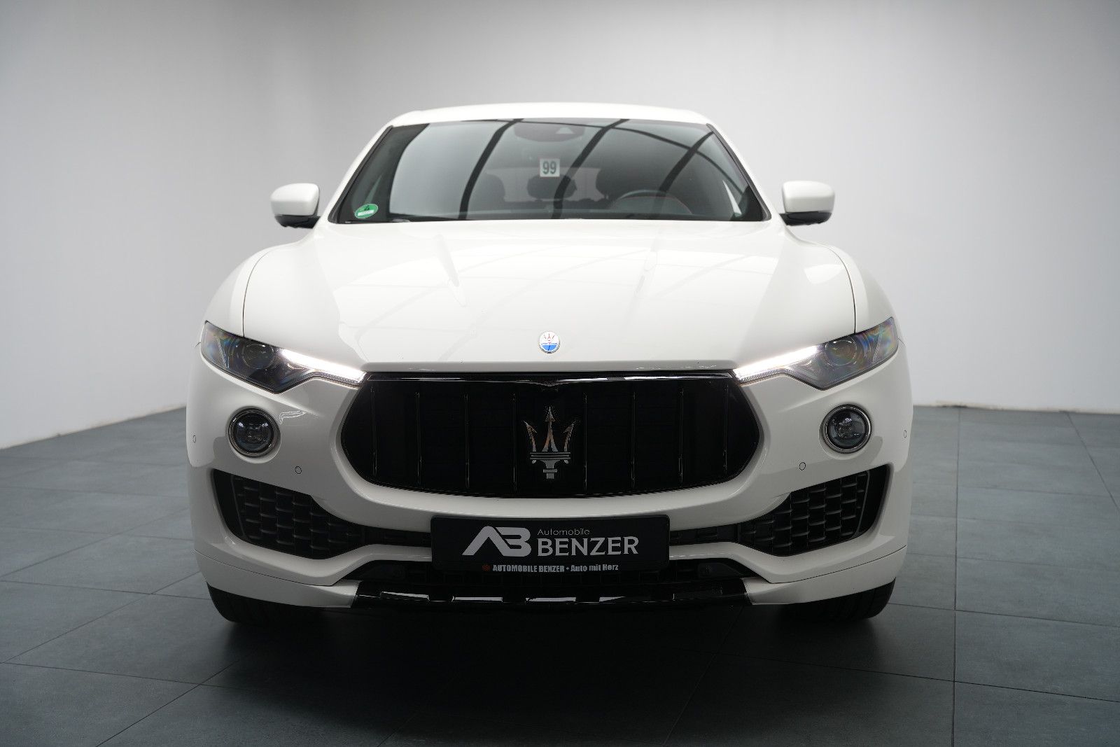 Fahrzeugabbildung Maserati Levante S/CARBON/HARMAN-KARDON/KAMERA/BRD