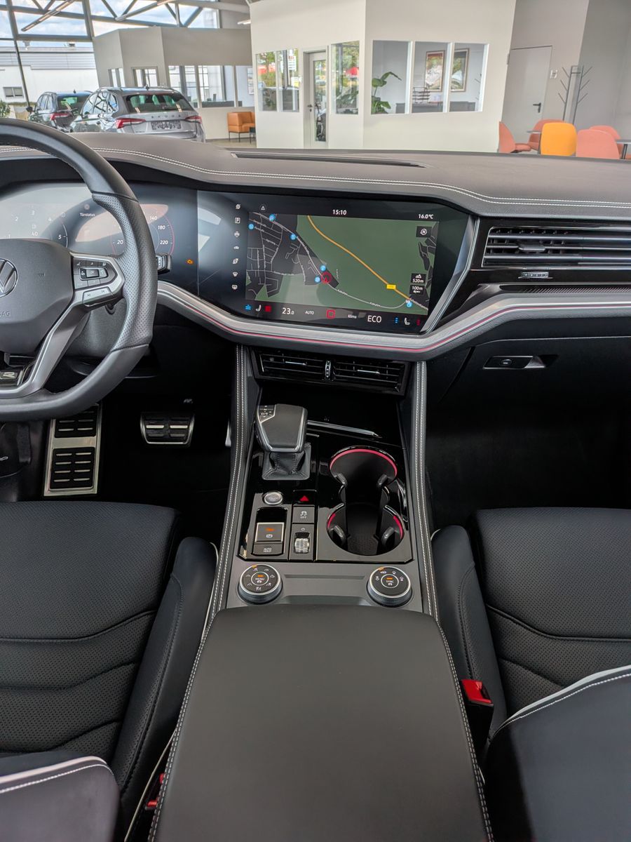 Fahrzeugabbildung Volkswagen Touareg 3.0TDI 4M R-Line VOLL Black 22" UPE 114T