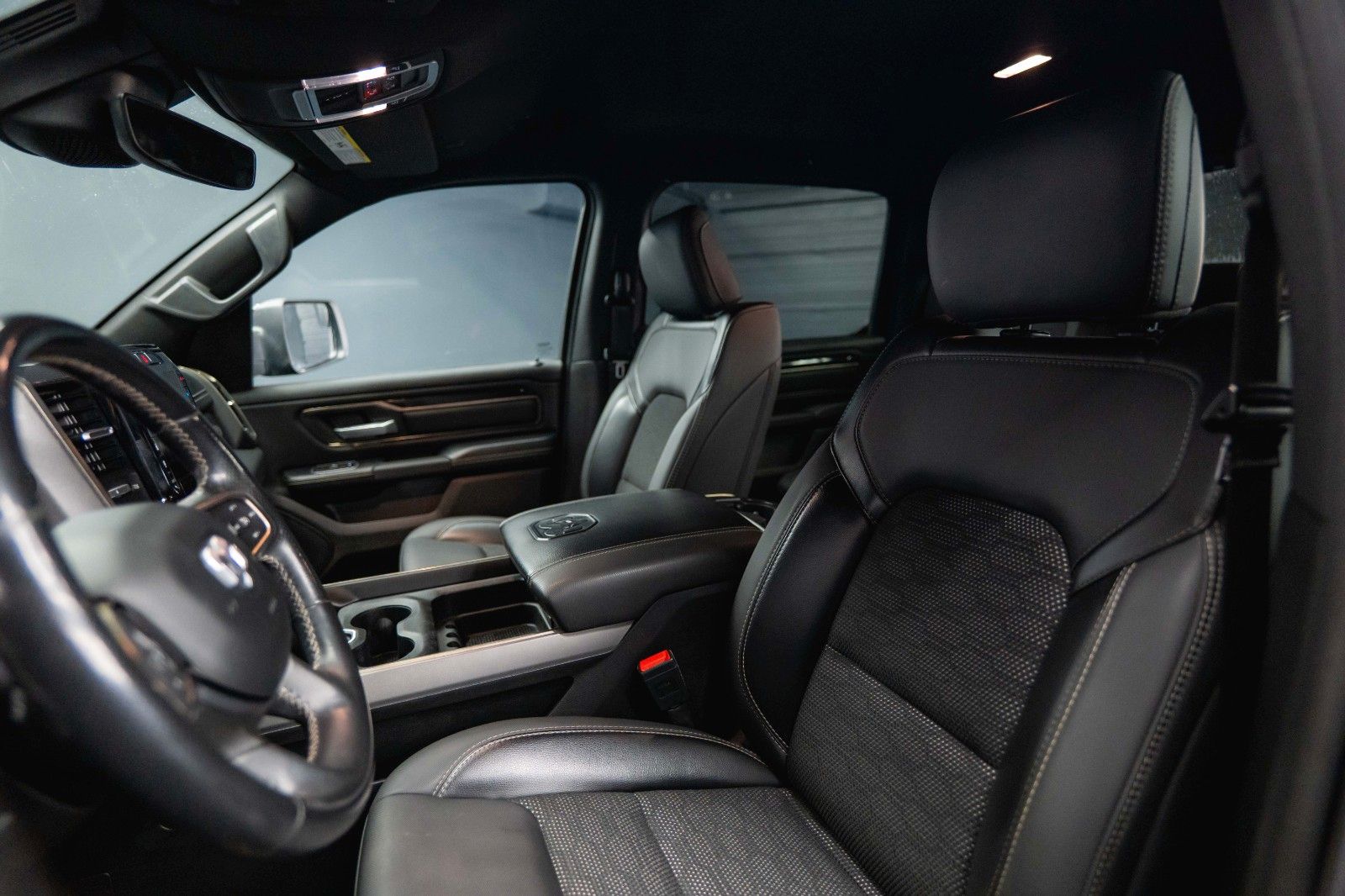 Fahrzeugabbildung Dodge RAM 5.7 V8 HEMI 4x4 Offroad BLACK EDITION  LPG