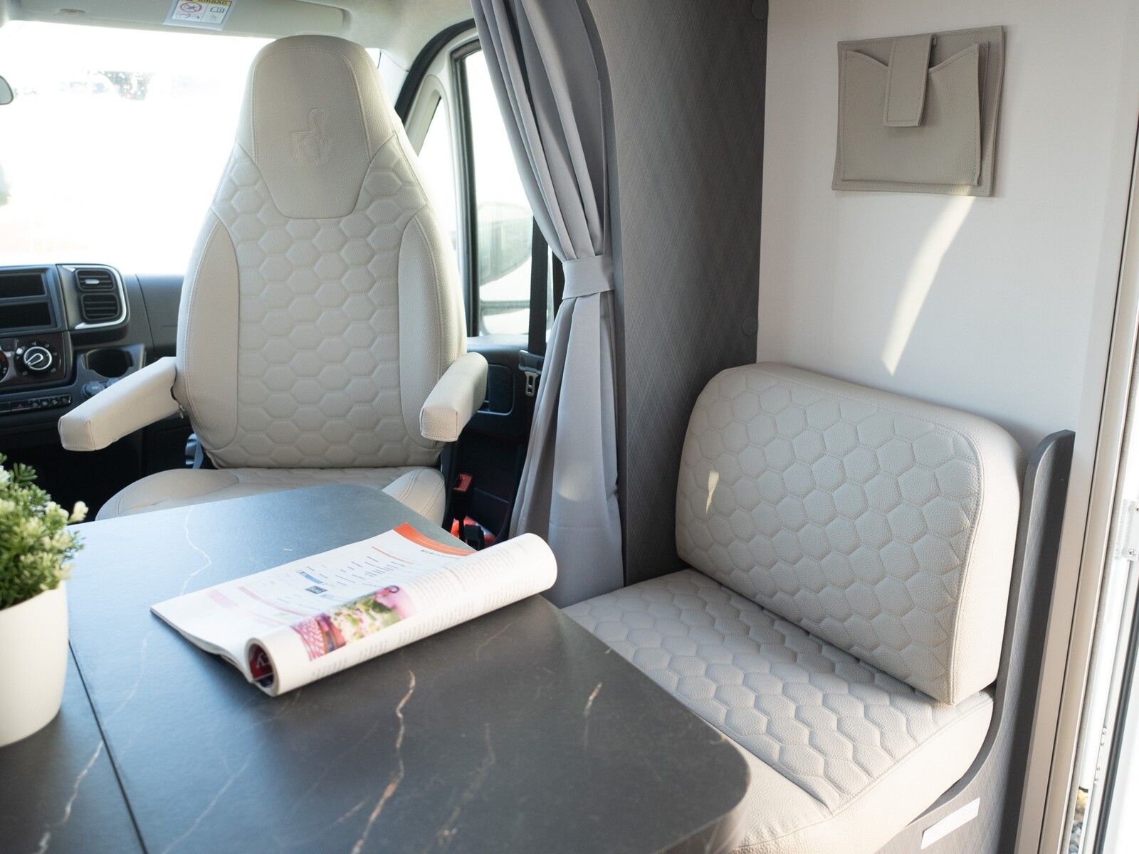 Fahrzeugabbildung Etrusco T-Modell Base 6.9 SBC Markise*Chassis+Komf-Paket