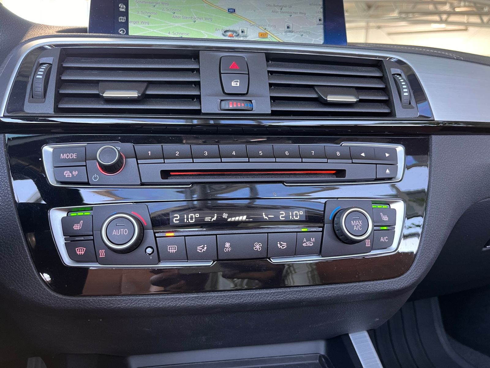Fahrzeugabbildung BMW 220i Cabrio M Sport Shadow LED NAV RFK SHZ 18"