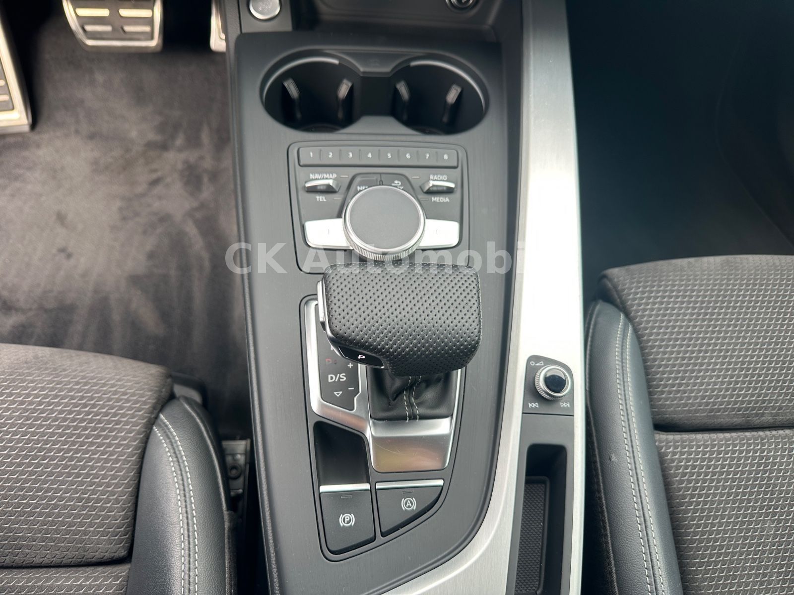 Fahrzeugabbildung Audi A4 Avant 40 TDI Quattro S-Line/Navi/LED/ACC
