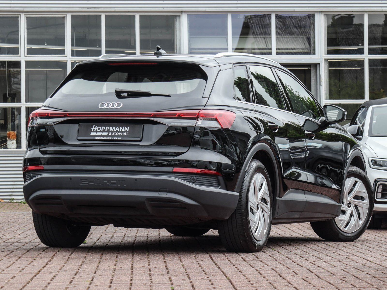 Audi Q4 e-tron 40 NAVI LED GANZJAHRESREIFEN imagem 3