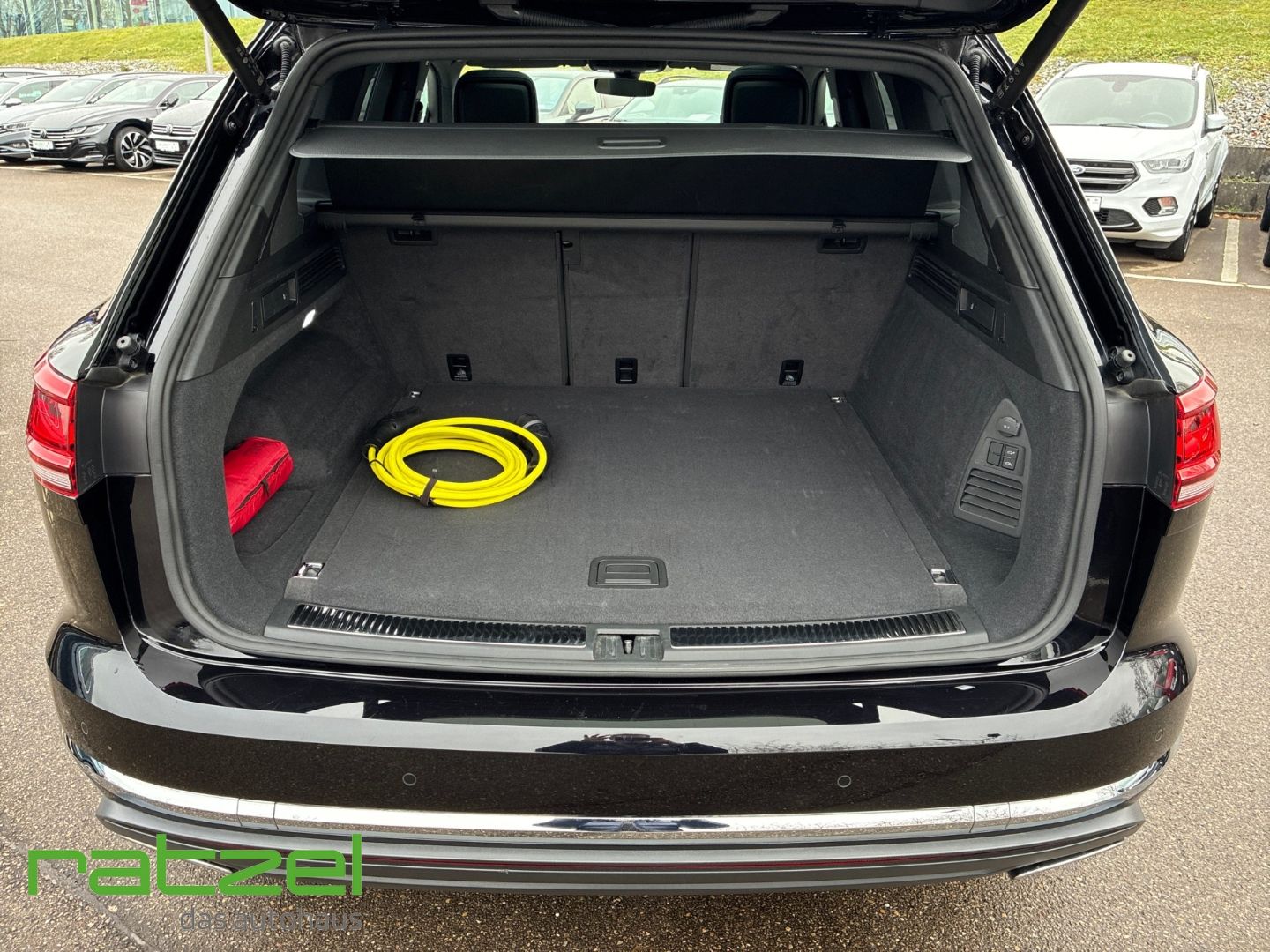 Fahrzeugabbildung Volkswagen Touareg Elegance 4Mot. eHyb. El. Panodach Navi L