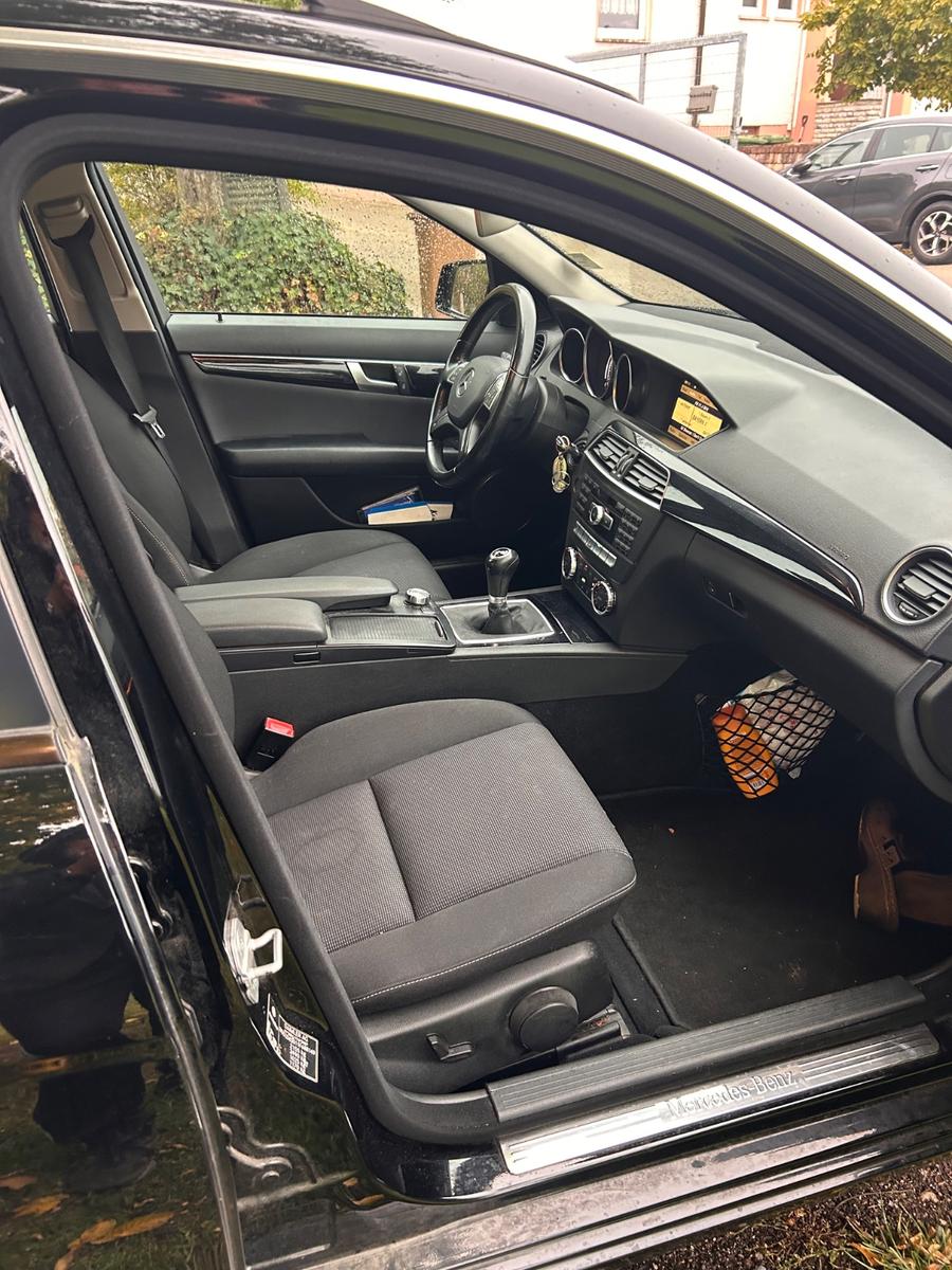 Mercedes-Benz C200 2011 — photo 10