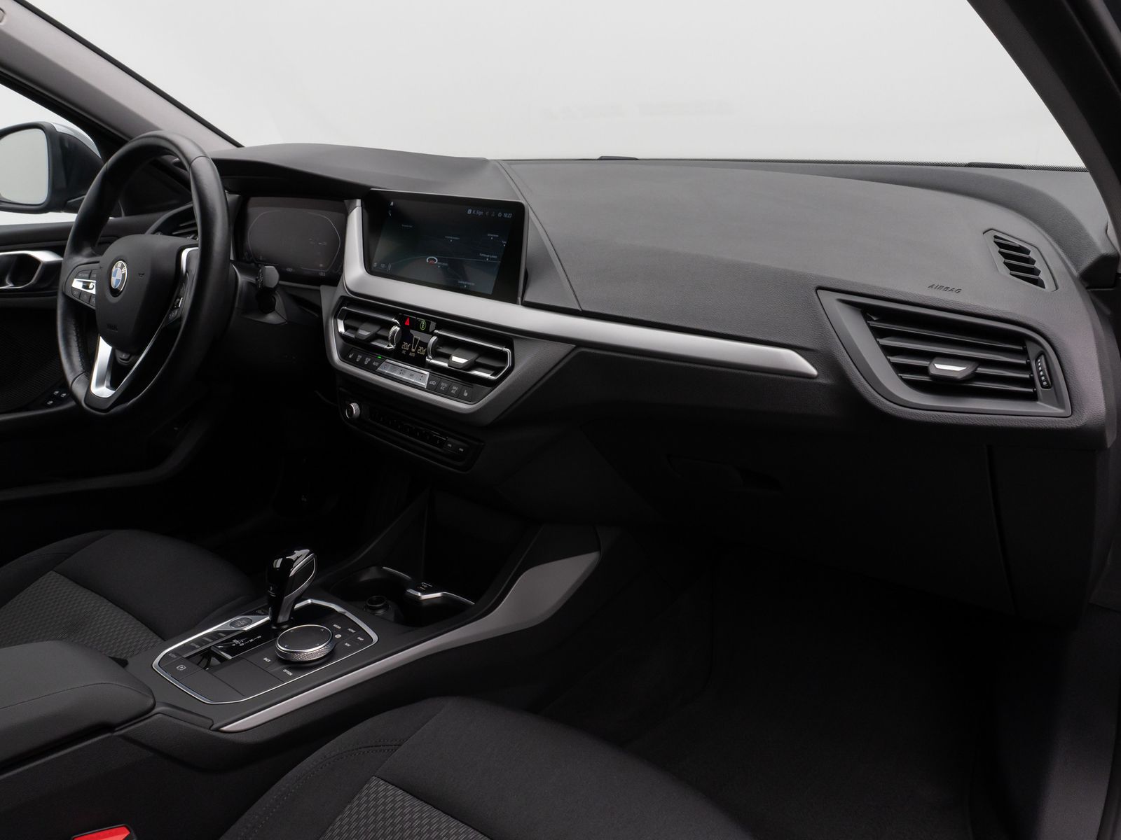 Fahrzeugabbildung BMW 118i Kamera DAB Lordos CockPitPro Lenkrhzg LED