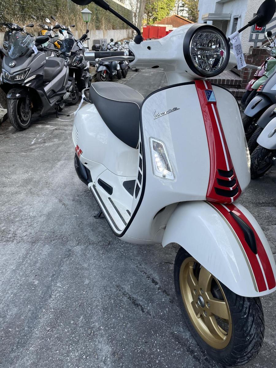 Vespa GTS 300 ABS ASR Racing Sixties limitiert