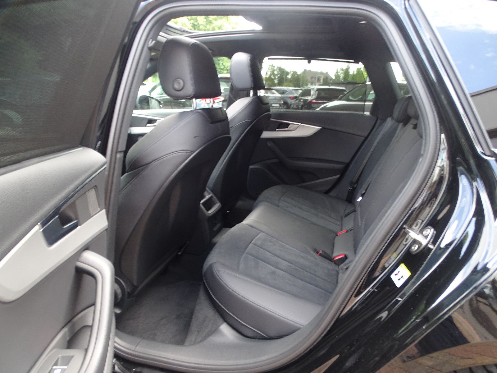Audi A4 Avant 45 S-Line BLACK ACC AHK PANO MATRIX foto 12