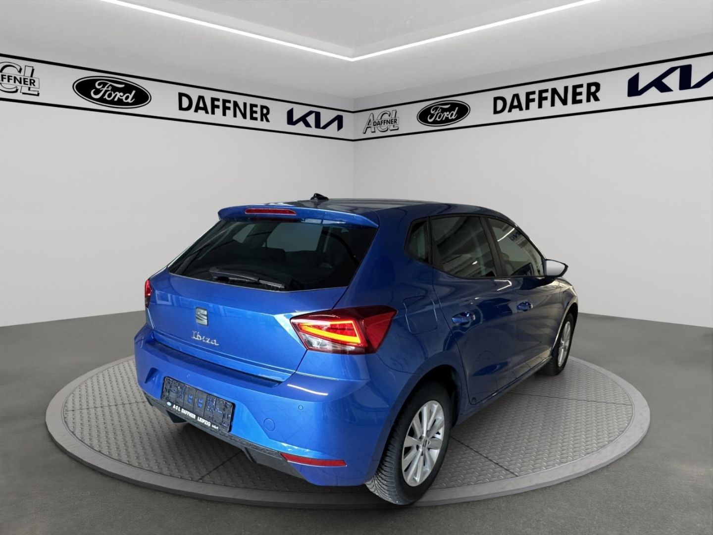 Fahrzeugabbildung SEAT Ibiza Navi Digitales Cockpit LED Apple CarPlay A