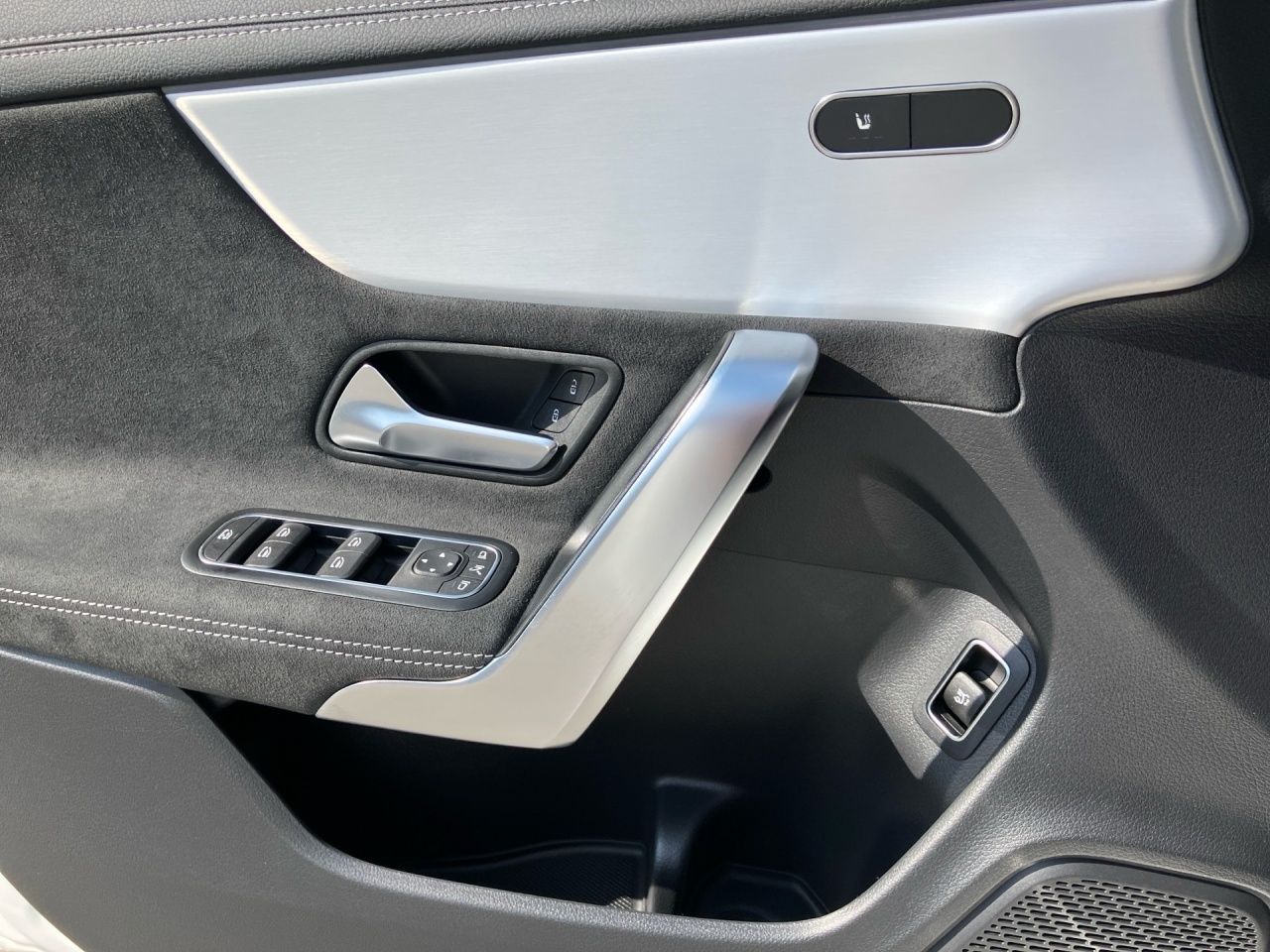 Fahrzeugabbildung Mercedes-Benz CLA 200 SB AMG+NIGHT+KEYLESS+AMBIENT+LENKRADHEIZ