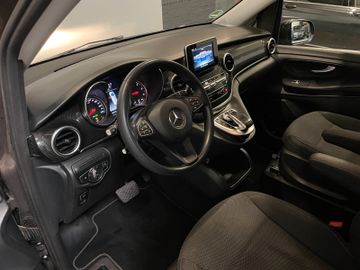 Mercedes V 220 - 10