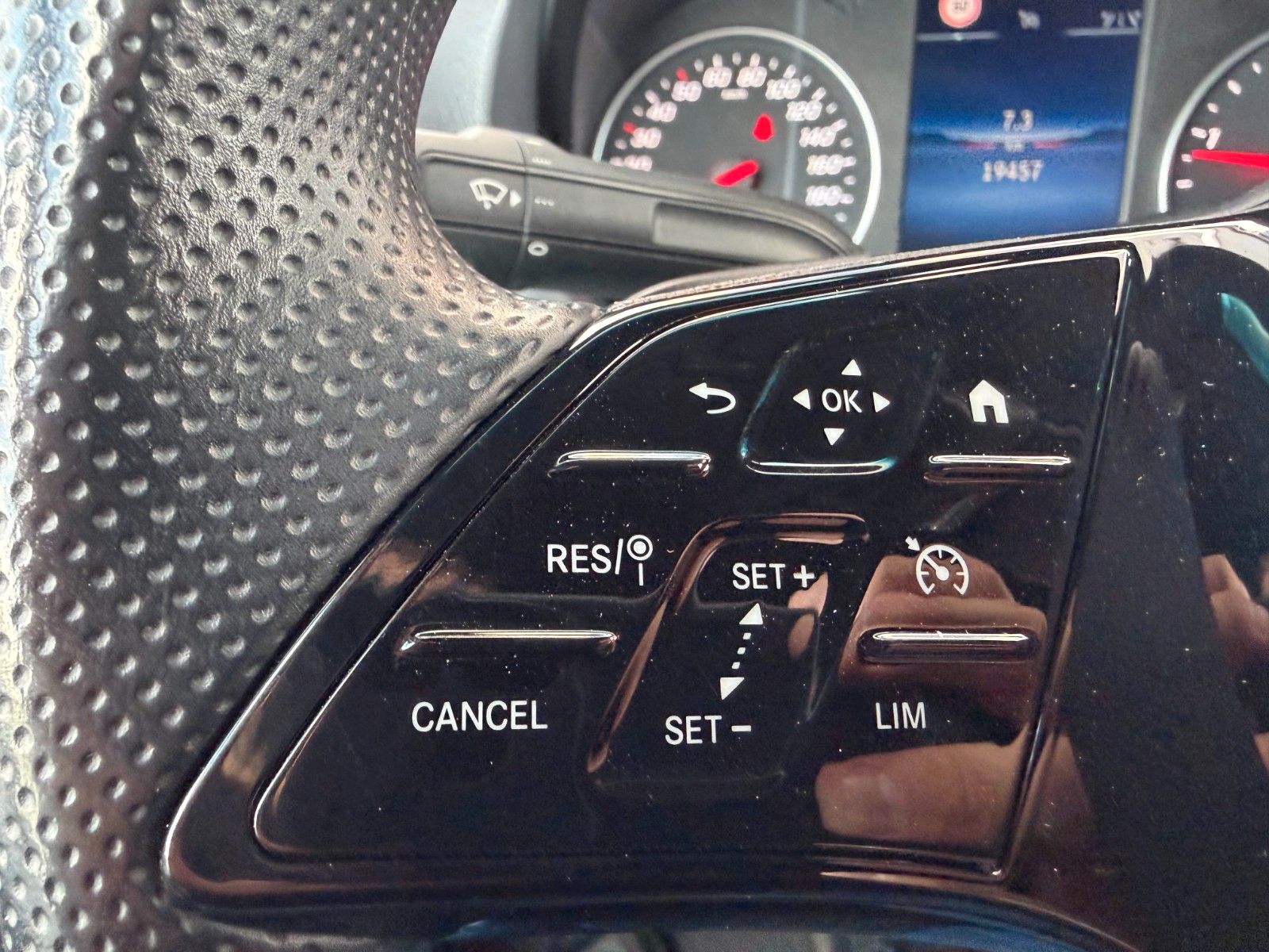 Fahrzeugabbildung Mercedes-Benz Sprinter 317 CDI 9G 3665 LED SHZ Klima Schwing