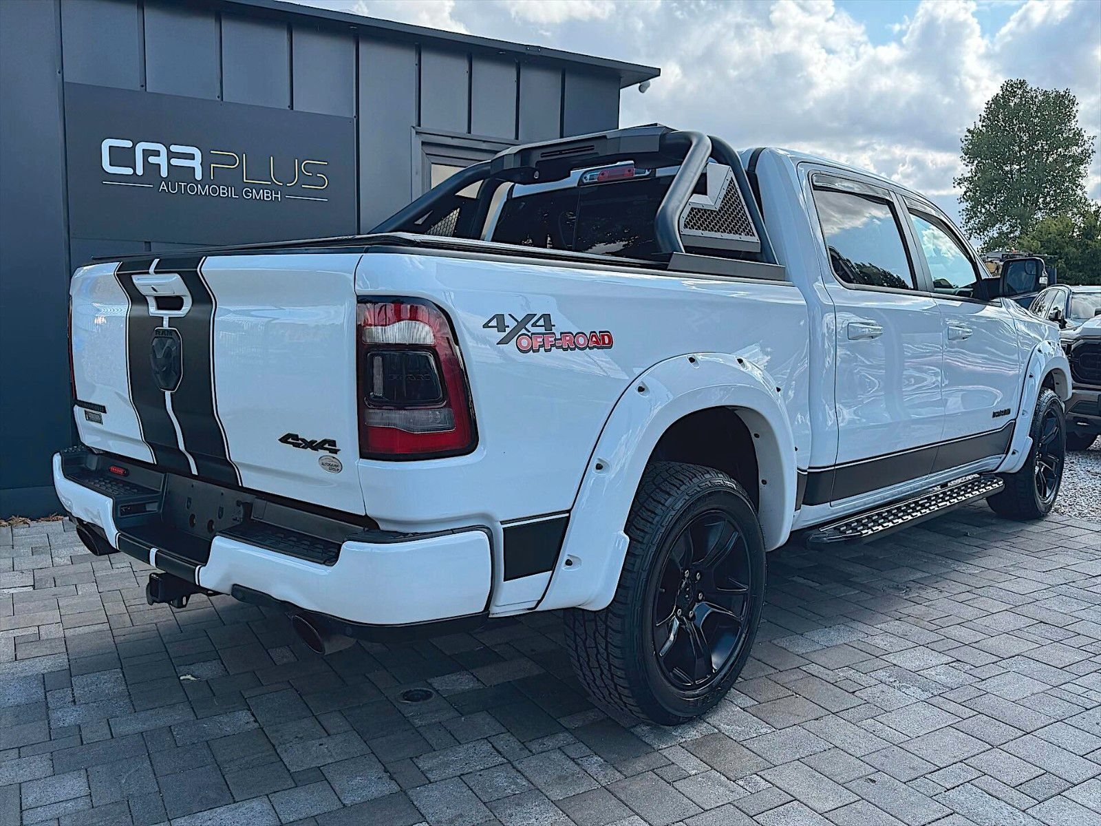 Fahrzeugabbildung Dodge RAM 5.7 V8 HEMI NightEdition Offroad 4x4 eTorque