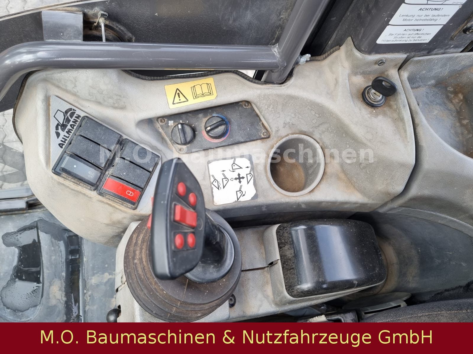 Fahrzeugabbildung Ahlmann AF 1200 / SW / Klappschaufel / Gabel