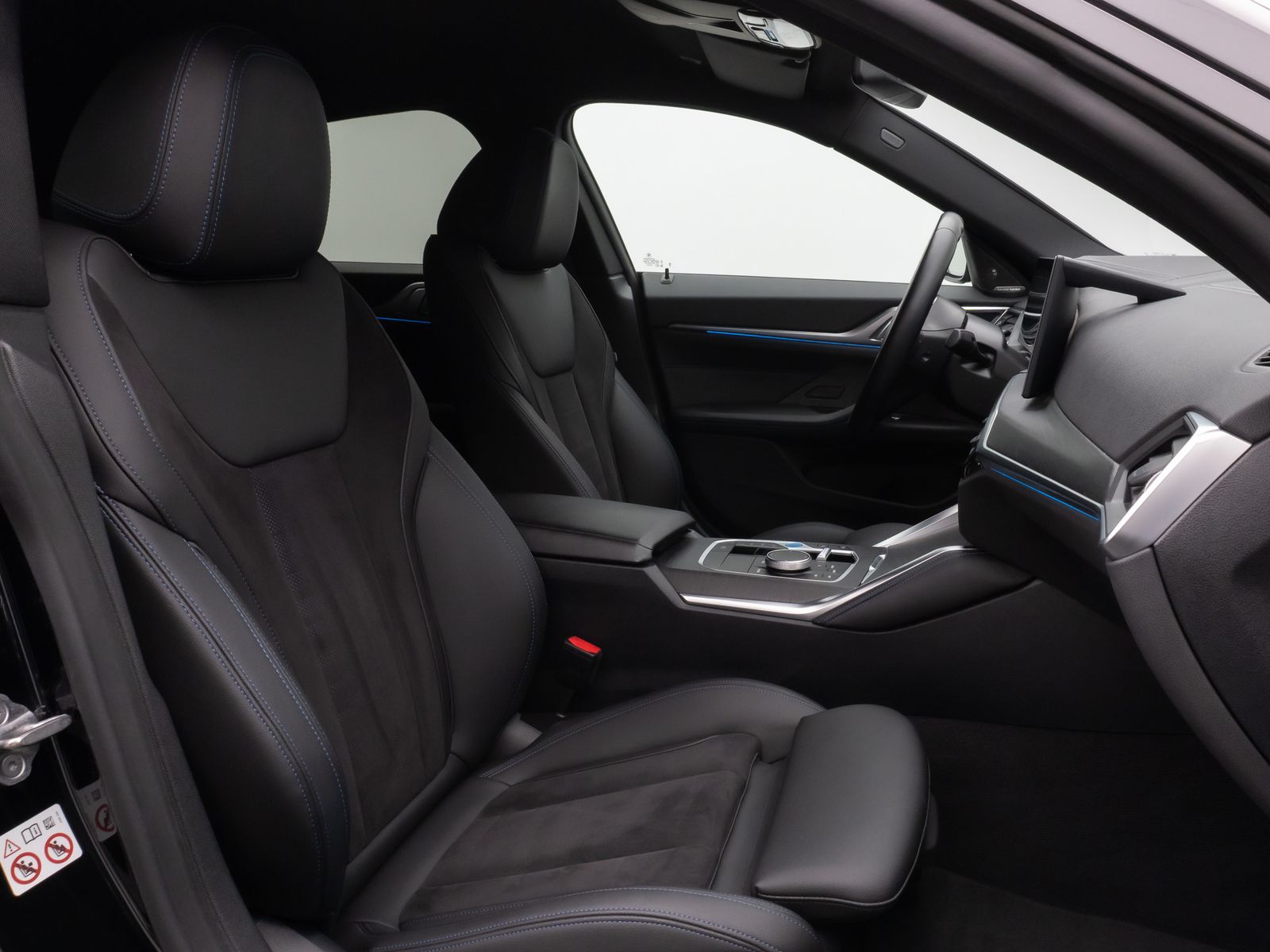 Fahrzeugabbildung BMW i4 eD40 M Sport Kamera DAB H/K Komfort 18Zoll