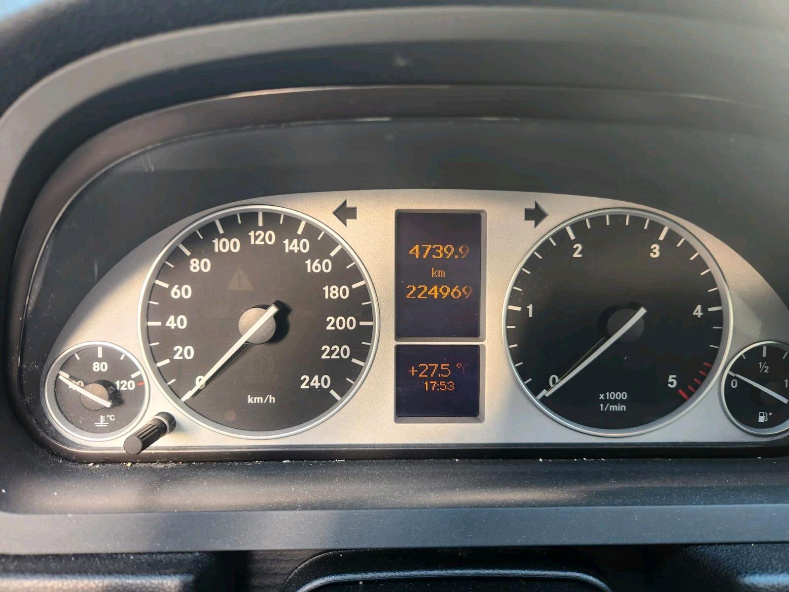 Mercedes-Benz B180 2008 — interior