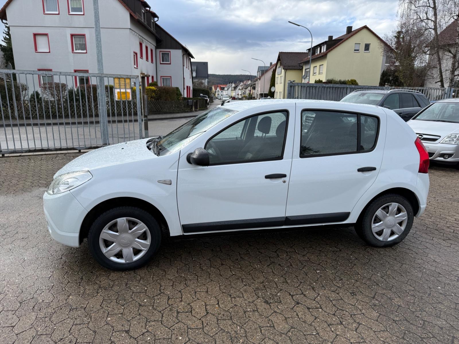 Dacia Sandero TÜV 3-28,ÖL BREMS HI REIFEN VOR. NEU,AHK