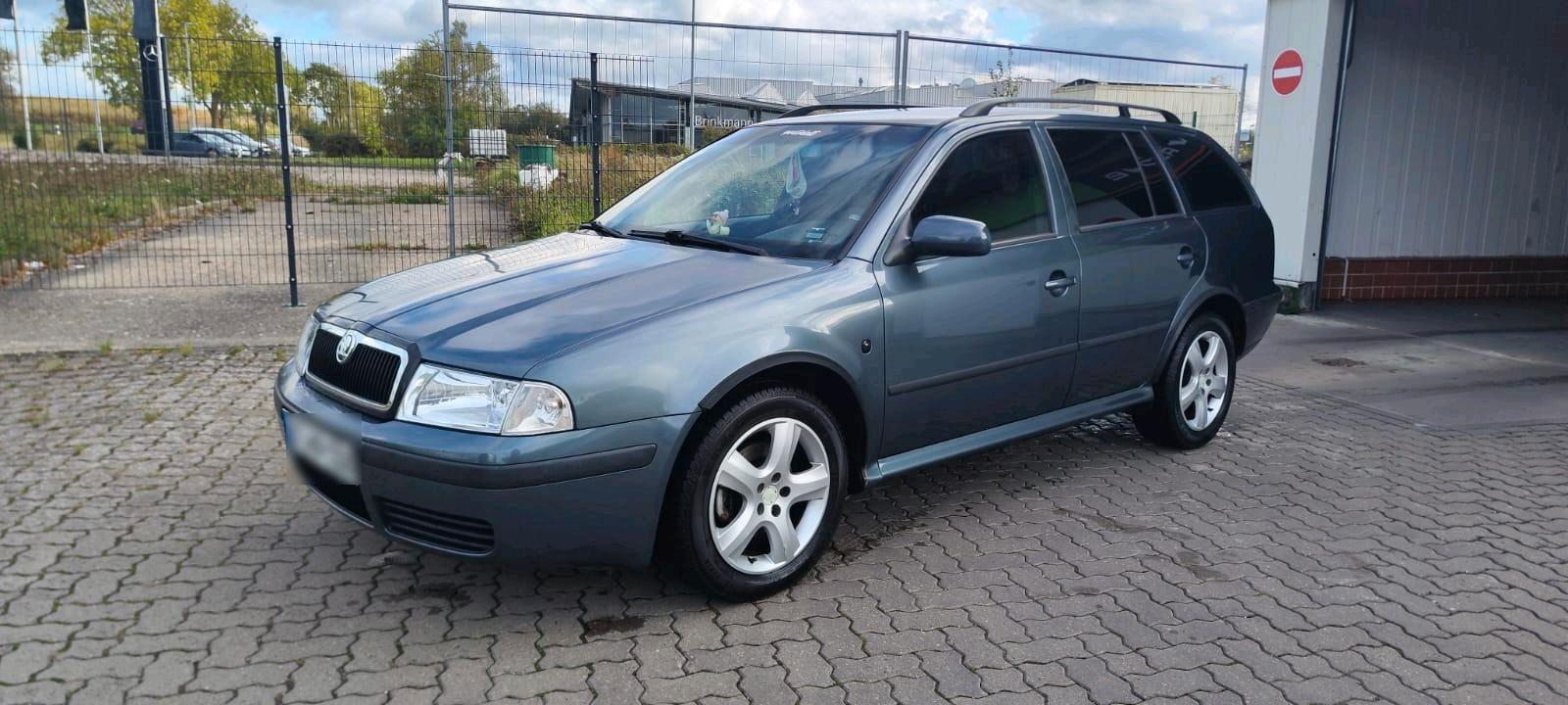 Skoda Octavia 2004 — вигляд ззаду