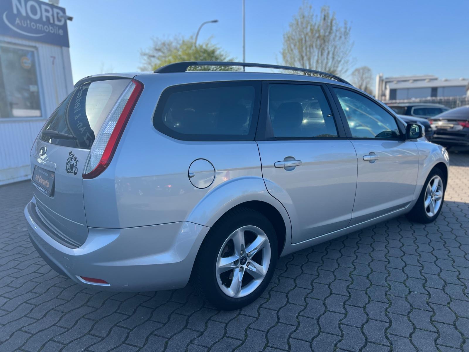 Ford Focus 2011 — photo 10