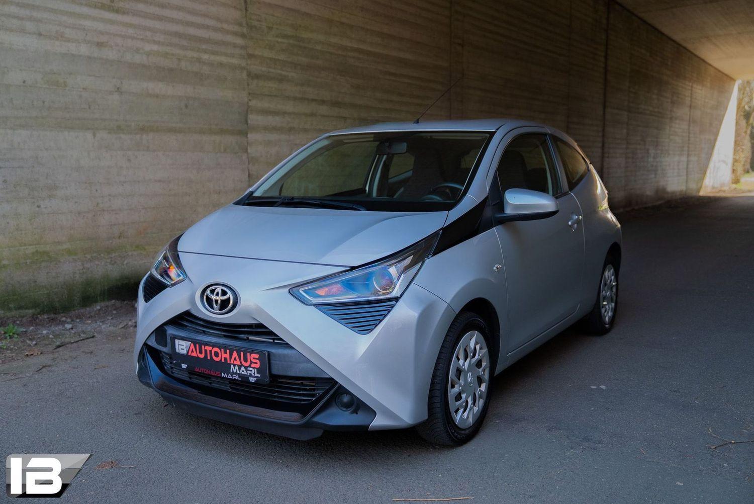Toyota Aygo x-play '1.Hand'79.900KM'Navi'PDC'Kamera'