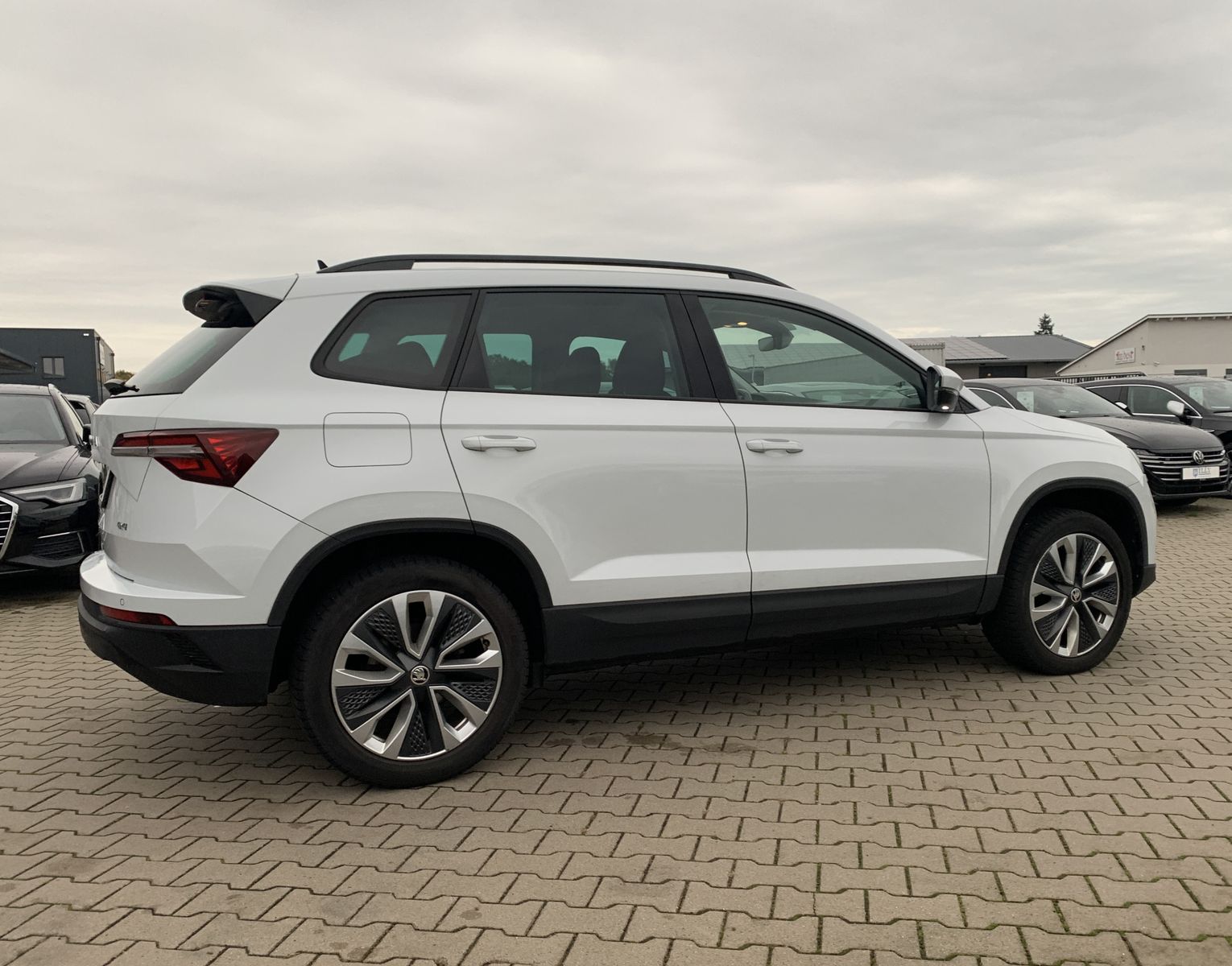 Fahrzeugabbildung SKODA Karoq 2.0 TDI*4x4*LED*Cam*ACC*Navi*PDC*Spur*