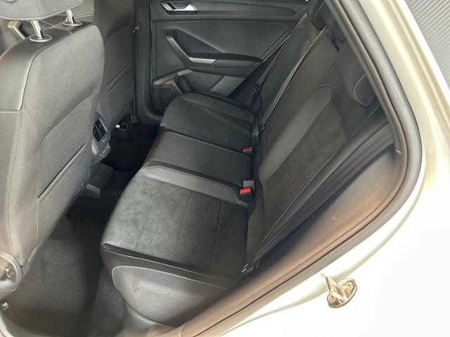 Fahrzeugabbildung Volkswagen T-Roc 2,0 TDI DSG BLACK STYLE AHK NAVI KAMERA TR