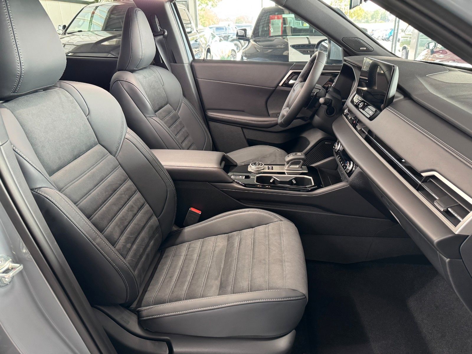 Fahrzeugabbildung Mitsubishi Outlander 2.4 PHEV 4WD Select