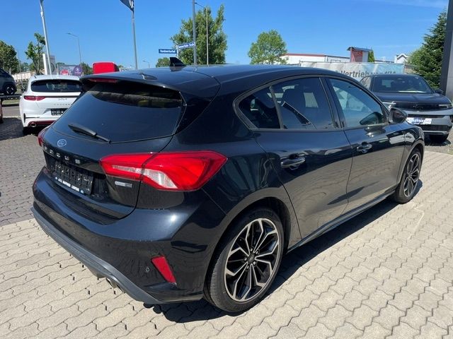 Fahrzeugabbildung Ford Focus ST-Line LED Kamera SpurhalteASS Tempomat