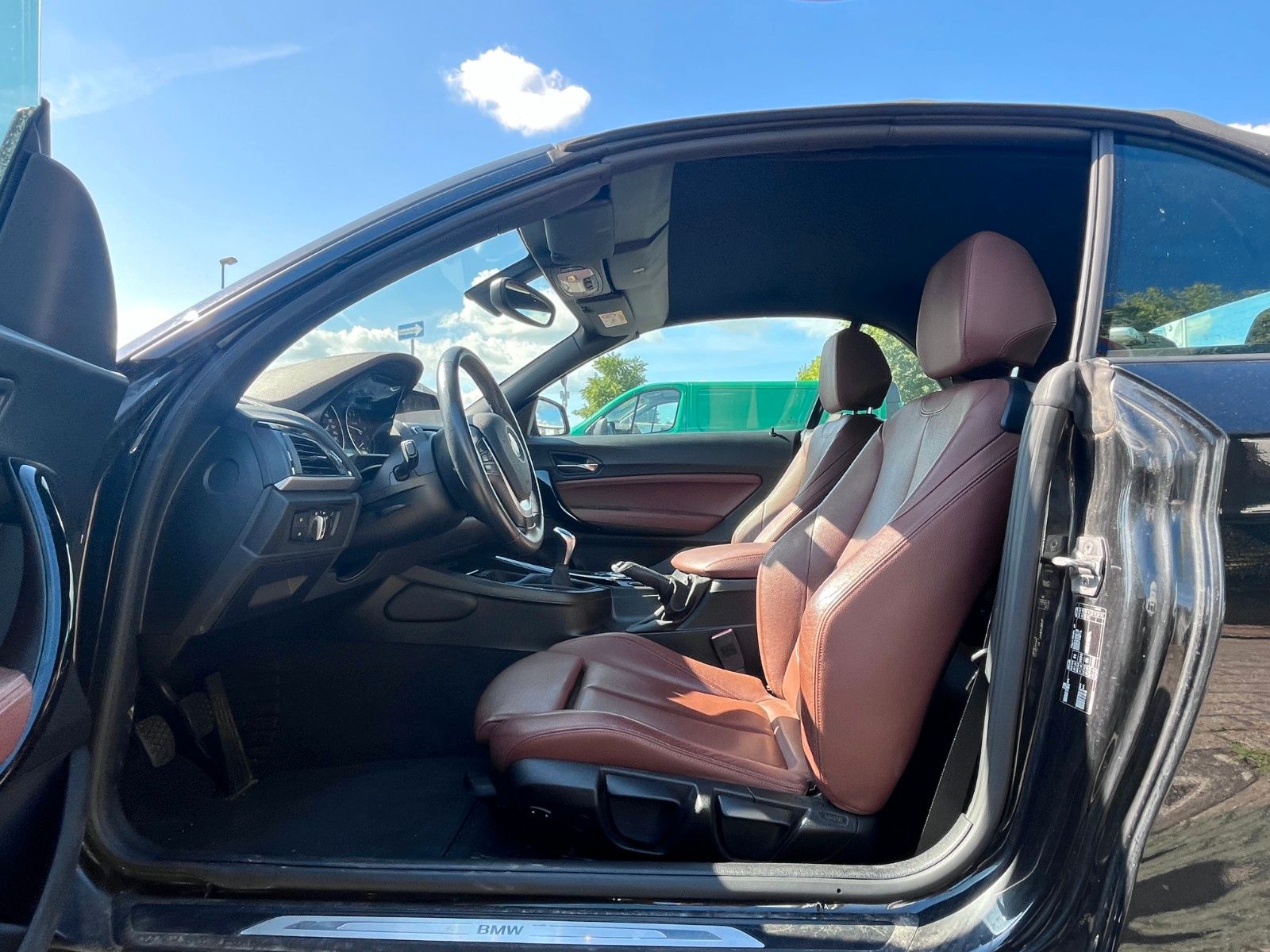 Fahrzeugabbildung BMW 220i Cabrio Sportline