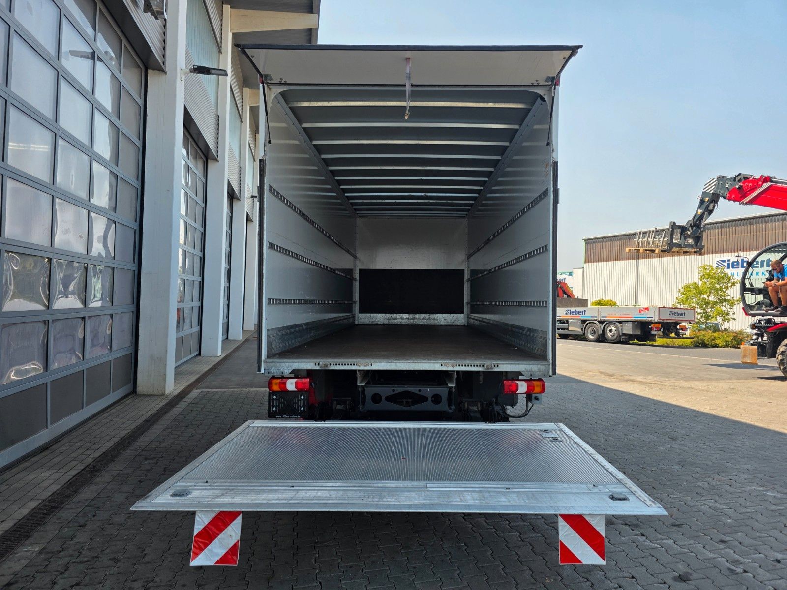 Fahrzeugabbildung Mercedes-Benz Atego 1224 LBW Bär 1.500kg Klima 3 Sitze