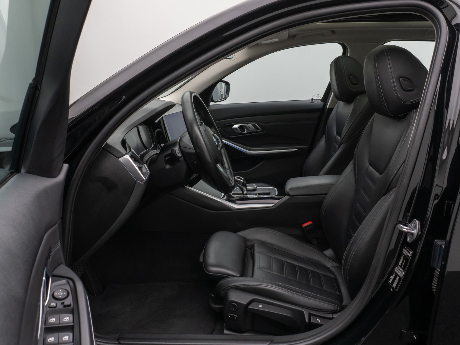 Fahrzeugabbildung BMW 320d  Sport Line Panorama HUD DAB Lordos LED PDC