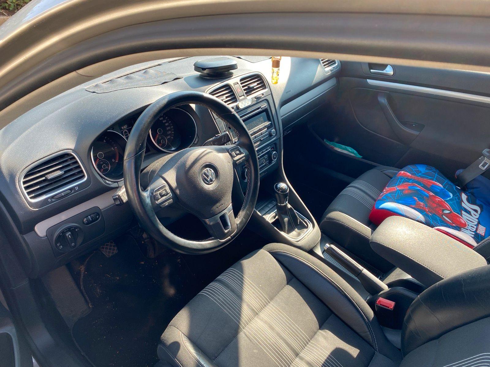 Volkswagen Golf 2012 — engine 105 HP (77kW)