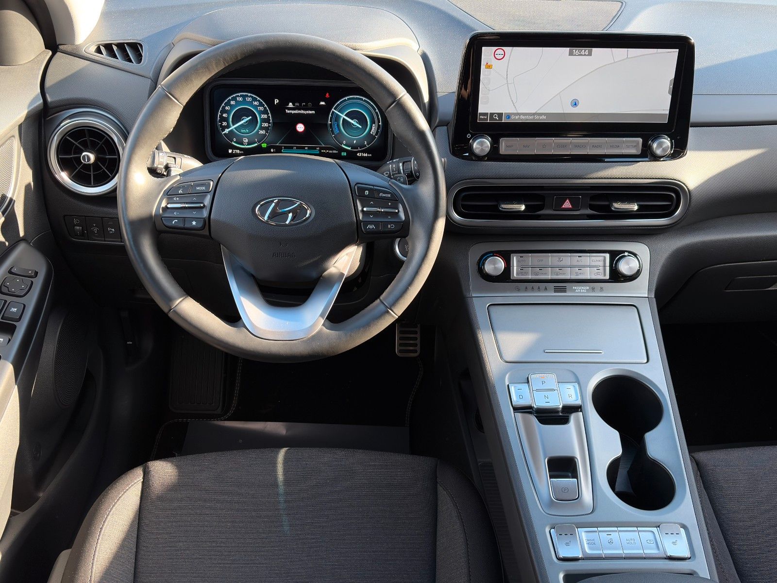 Fahrzeugabbildung Hyundai KONA E Edition 30+ Wärmepumpe CarPlay KRELL LHZ