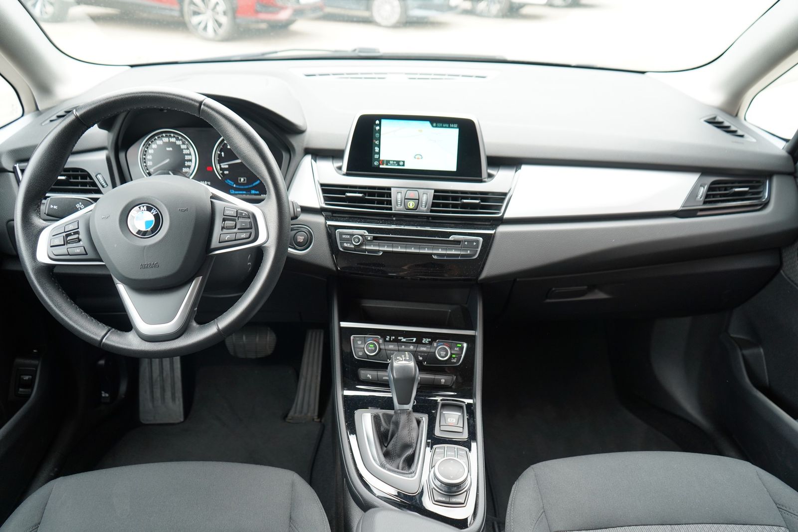 BMW 225 xe LED el. Heckklappe Notbremsassistent foto 18