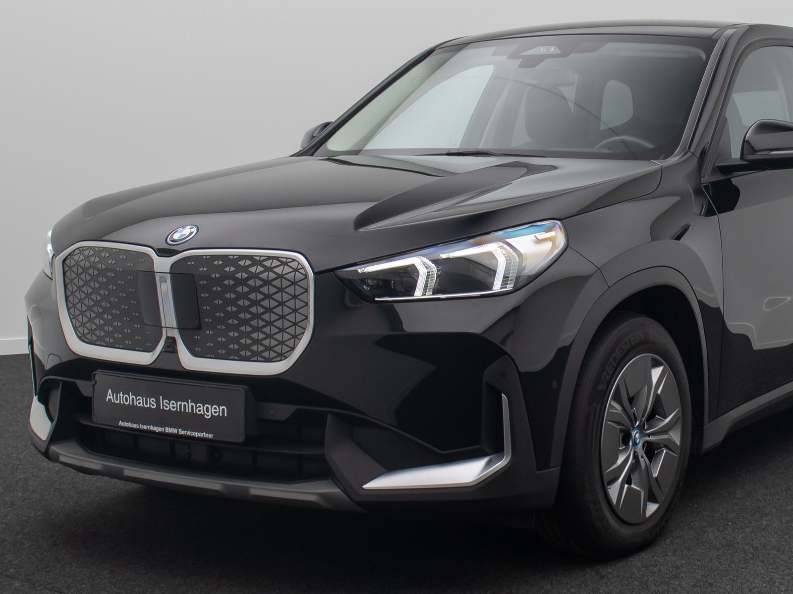Fahrzeugabbildung BMW iX1 xD30 HUD DAB Komfort FernlichtAs Geschwindig