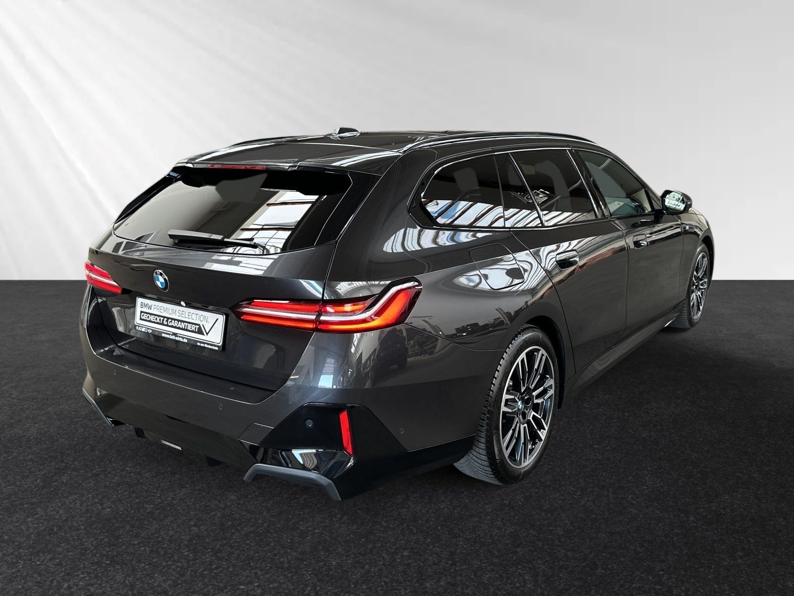 BMW 540d xDrive Touring M Sport AHK Pano Standhzg foto 3