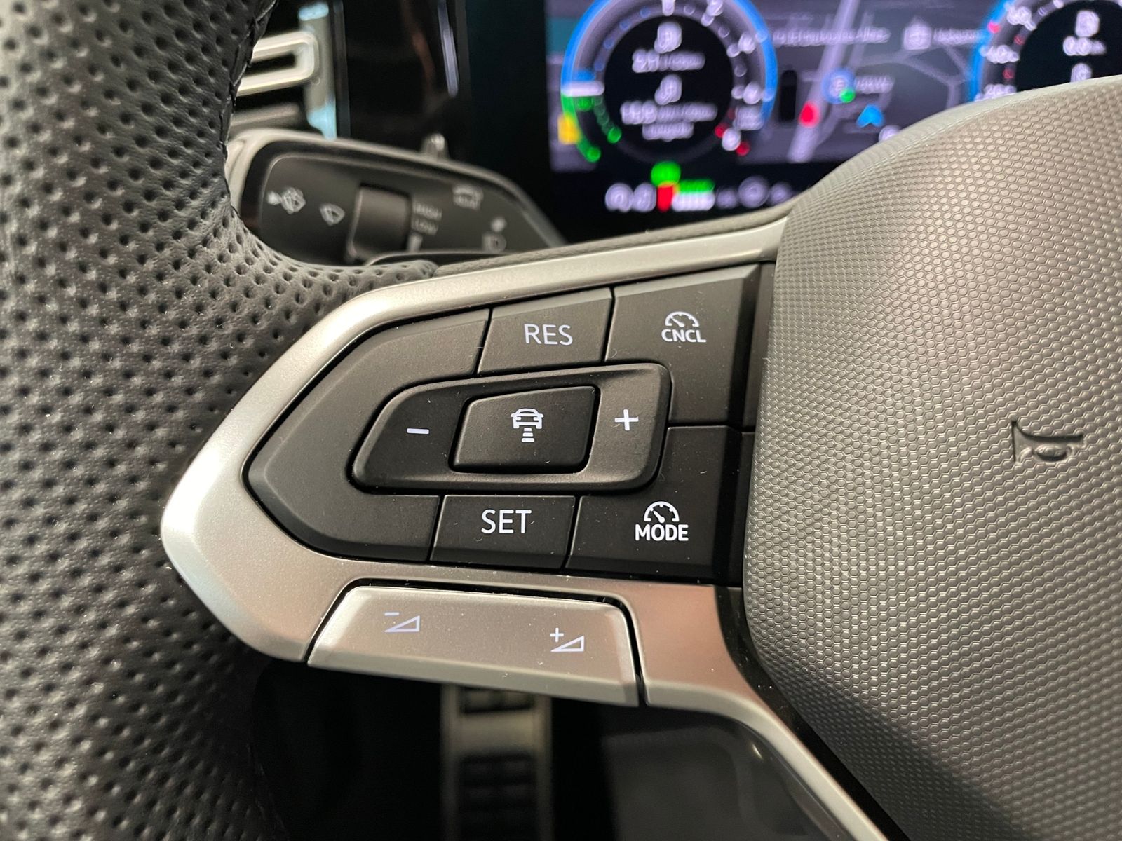 Tiguan R-Line 1.5 TSI eHybrid DSG AHK MATRIX-LED