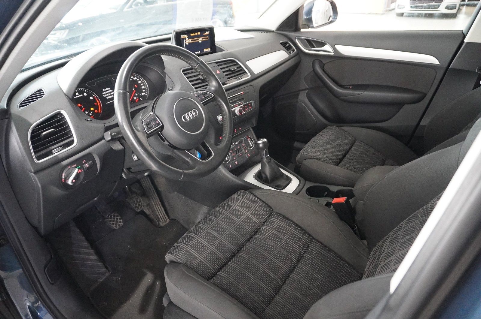 Fahrzeugabbildung Audi Q3 1.4 TFSI ULTRA SPORT NAVI/SHZ/PDC/SPORT/AHK