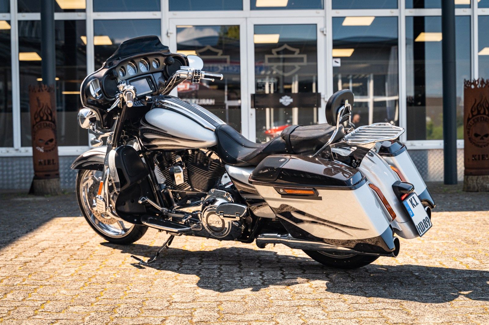 Fahrzeugabbildung Harley-Davidson CVO STREET GLIDE 110 cui FLHXSE - Kesstech-