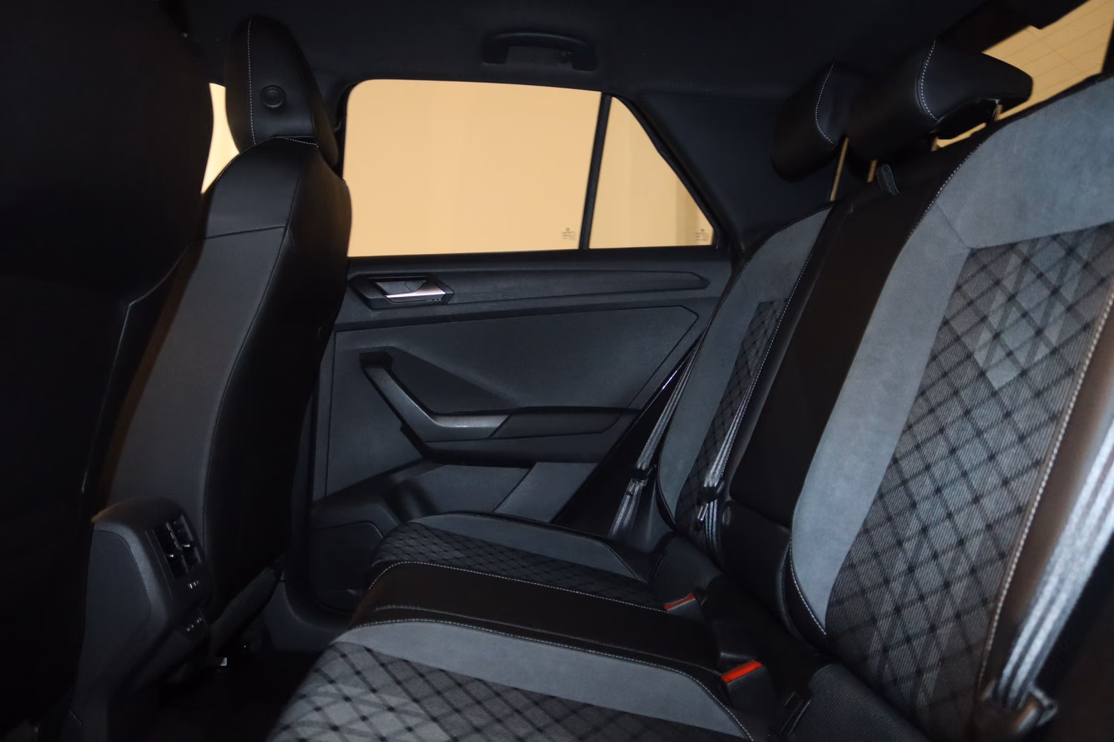 Volkswagen T-Roc 2.0 TSI DSG 4M. R-Line-NAV-IQ-VIRT.-AHK-, миниатюра 12